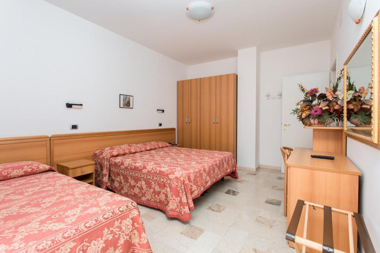Hotel Residence Des Bains Cesenatico Buitenkant foto