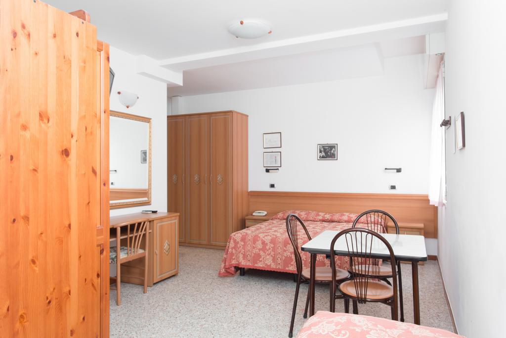 Hotel Residence Des Bains Cesenatico Buitenkant foto